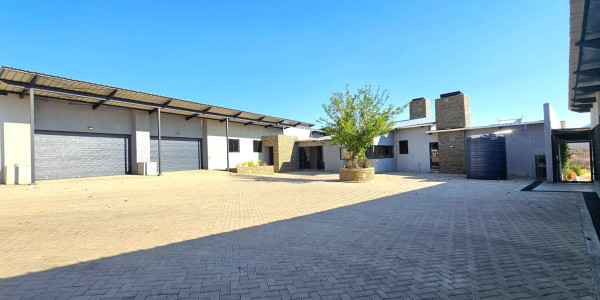 Stunning Nature Estate Home, 35km from Windhoek - Your Dream Home Awaits