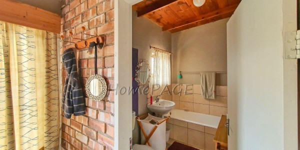 Henties Bay Proper:  5 Bedroom FARMSTYLE HOME is for Sale