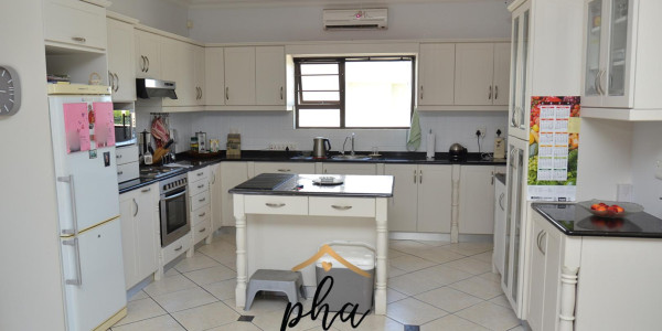 Three-bedroom House with 2 flats for sale in Ocean View