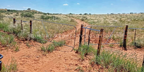 EXCEPTIONAL KALAHARI FARM FOR SALE IN NAMIBIA - HARDAP DISTRICT