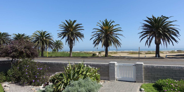 SEA VIEW PROPERTY OVERLOOKING THE BEACH PROMENADE