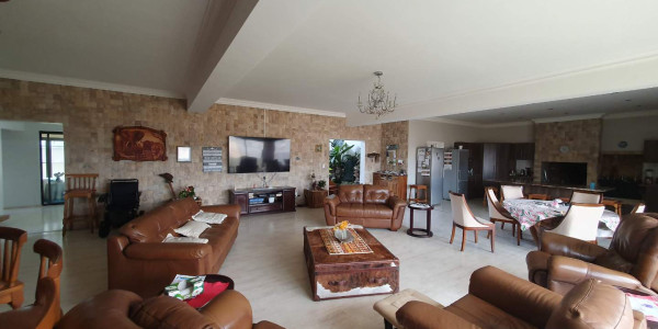 Luxurious Coastal Home with Flat for Sale in Henties Bay