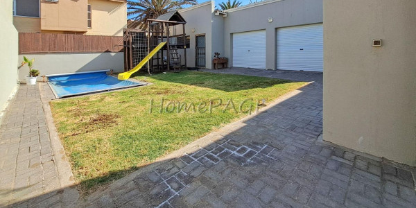 Fairway Estates, Walvis Bay:  VERY NEAT HOME WITH FLAT IS FOR SALE