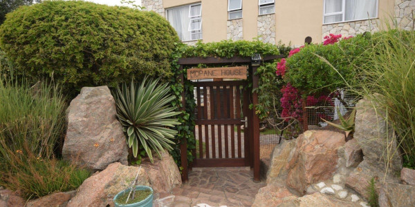 ROSSMUND SWAKOPMUND: SPACIOUS UPMARKET TOWNHOUSE FOR SALE