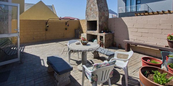 Long Beach, Walvis Bay: SPACIOUS 4 Bedr home is for sale