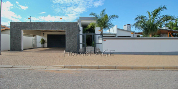 Otjiwarongo:  STUNNING, MODERN 4 BEDR HOME WITH FLAT is for sale