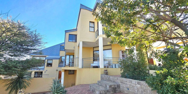 Luxury Family Home with 5 Rooms and Stunning Views in Klein Windhoek