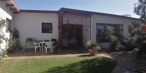 3 Bedroom House For Sale in Pioneers Park