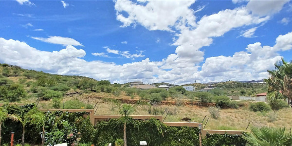 AUASBLICK - STUNNING AND SPACIOUS FAMILY HOME WITH MAGNIFICIENT VIEWS N$9million