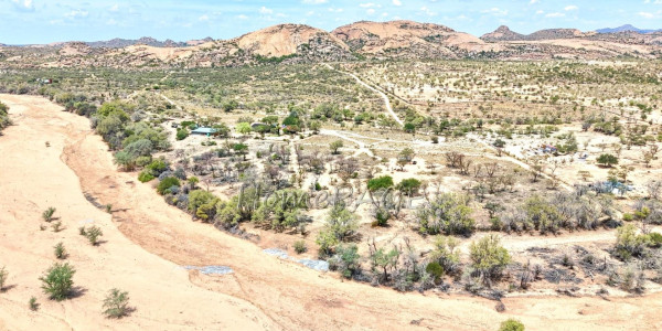 Erongo Region, Omaruru:  Agricultural Smallholding with Tourist Accommodation for Sale