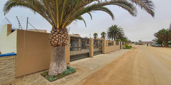 Ext 4, Henties Bay:  Stunning, spacious 4 Bedr Home is for Sale