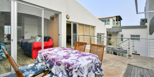 Long Beach, Walvis Bay:  Beautiful ECLECTIC Stunner home WTH FLAT is for Sales:  A RARE FIND