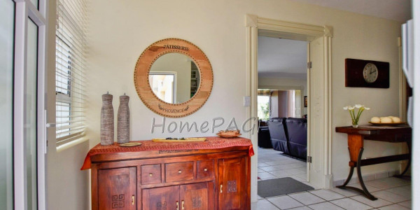 Vineta, Swakopmund:  Neat and Spacious 3 Bedr UPMARKET Townhouse is for sale