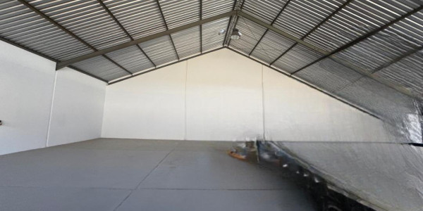 LIGHT INDUSTRIAL WAREHOUSE TO LET