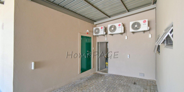 Ext 1, Outjo:  VERY NEAT, LOW MAINTENANCE 5 Bedr Home is for Sale