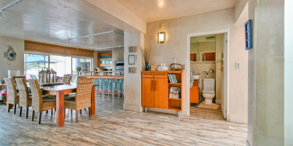 Long Beach, Walvis Bay:  Beautiful ECLECTIC Stunner home WTH FLAT is for Sales:  A RARE FIND