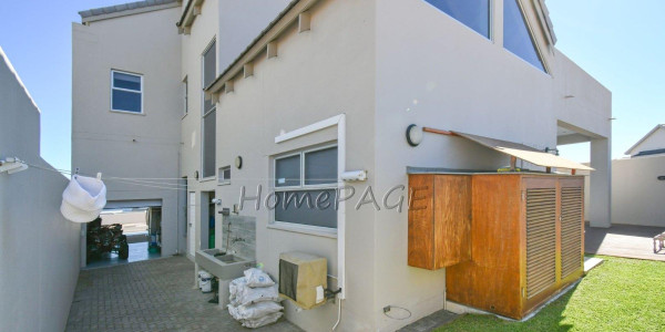 Long Beach Ext 2, Walvis Bay:  A FANTASTIC, SPACIOUS  LUXURIOUS HOME IS FOR SALE