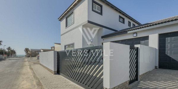 Stunning newly built home, walking distance from the sea and shopping mall.