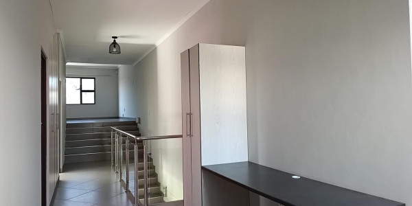 4 Bedroom Townhouse To Rent in Kleine Kuppe