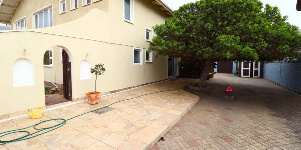 4 Bedroom Home with 1 Bedroom Flat for Sale, Swakopmund Kramersdorf