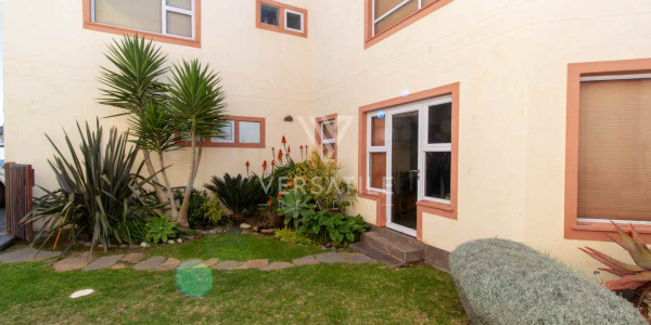 Comfortable 4 Bedroom Townhouse for sale in Long Beach.