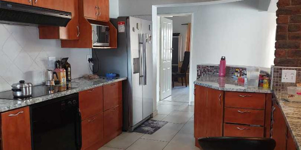 Spacious Living in Klein Windhoek - Move In Feb 2025!