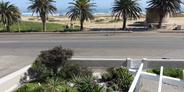 SEA VIEW PROPERTY OVERLOOKING THE BEACH PROMENADE