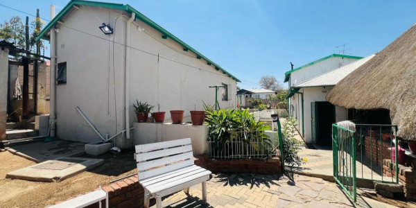 (Bargain) Beatiful Double Storey House  For Sale in ????Windhoek West