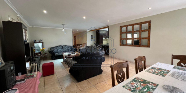 Spacious 3 Bedroom house with 2 bedroom flat