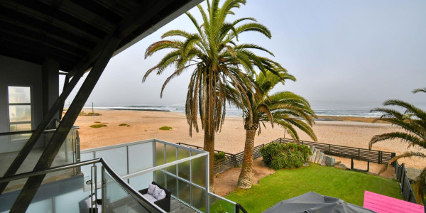 Long Beach, Walvis Bay:  Beautiful ECLECTIC Stunner home WTH FLAT is for Sales:  A RARE FIND