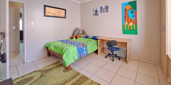 Fairway Estates, Walvis Bay:  VERY NEAT HOME WITH FLAT IS FOR SALE