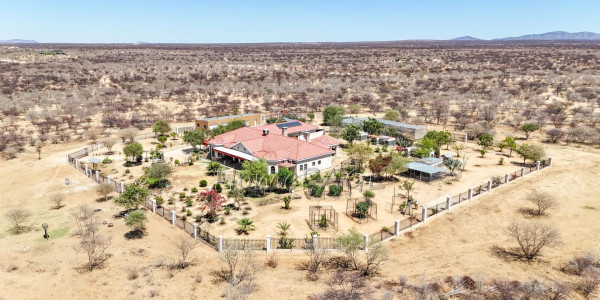 Omaruru Wildlife Estate, Omaruru:  Lifestyle Smallholding WITH ELABORATE Home is for Sale