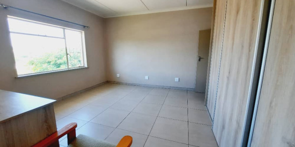 Windhoek Elegance: Furnished Guesthouse with Breathtaking Views!