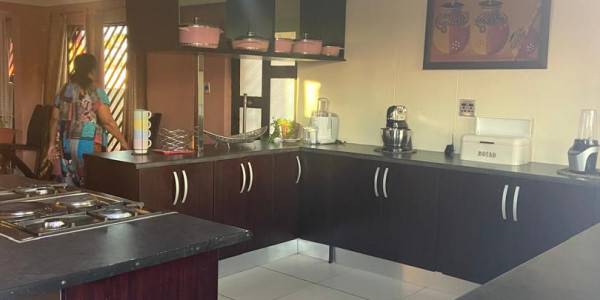 Windhoek Khomasdal: Beautiful 4 Bedroom house is For Sale