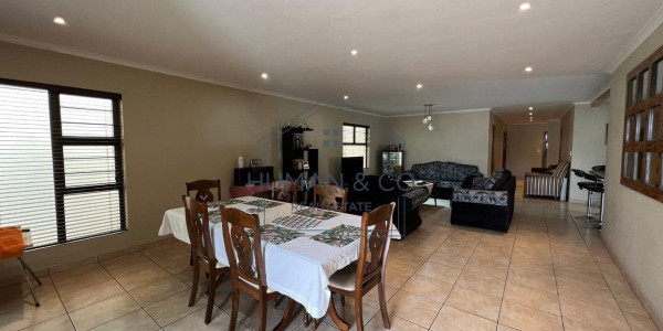 Spacious 3 Bedroom house with 2 bedroom flat