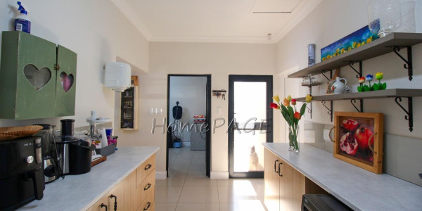 Otjiwarongo:  STUNNING, MODERN 4 BEDR HOME WITH FLAT is for sale