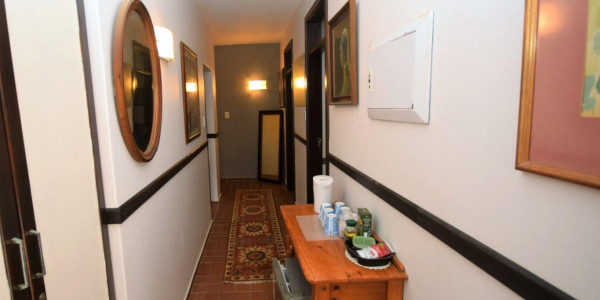 6 BEDROOMS AND FREESTANDING COTTAGE HOME, VOGELSTRAND