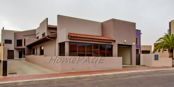 Long Beach Ext 1, Walvis Bay:  Large Luxurious Home with Flat is for Sale