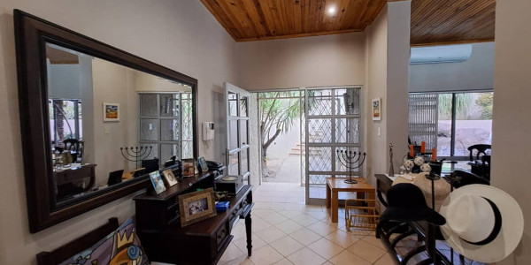 PRESTIGIOUS LARGE HOUSE FOR SALE IN KLEIN WINDHOEK.