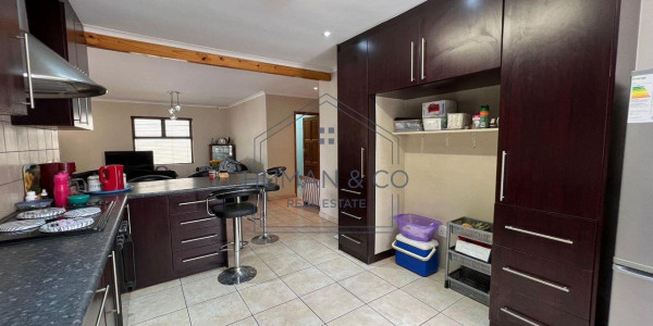 Spacious 3 Bedroom house with 2 bedroom flat