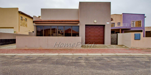 Long Beach Ext 1, Walvis Bay:  Large Luxurious Home with Flat is for Sale