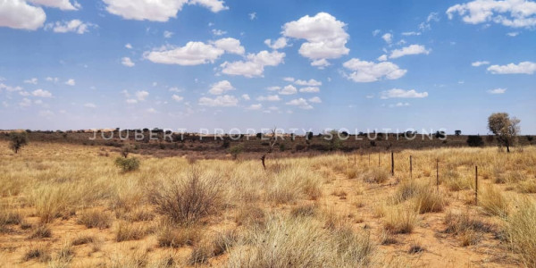 EXCEPTIONAL KALAHARI FARM FOR SALE IN NAMIBIA - HARDAP DISTRICT