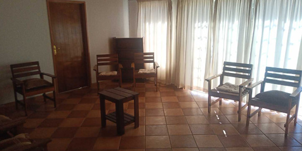 4 Bedroom partly furnished house with flat to rent in Ludwigsdorf