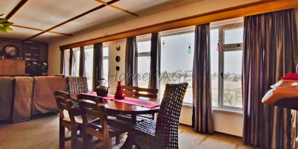 Vineta, Swakopmund:  Enormous Home with Flat is for Sale