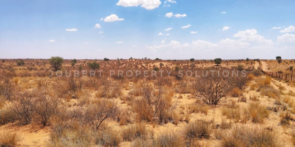 EXCEPTIONAL KALAHARI FARM FOR SALE IN NAMIBIA - HARDAP DISTRICT