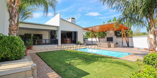 Otjiwarongo:  STUNNING, MODERN 4 BEDR HOME WITH FLAT is for sale