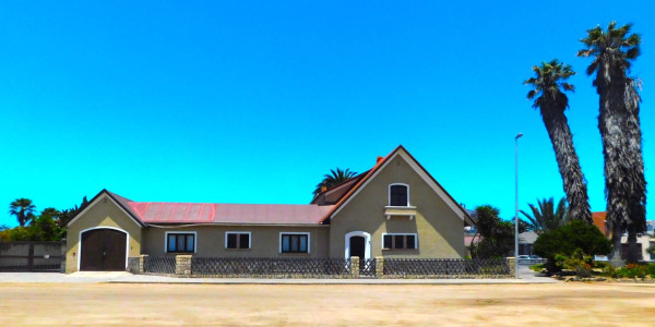 Combine the old with the new : Swakopmund Central