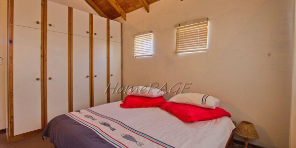 Long Beach, Walvis Bay: SPACIOUS 4 Bedr home is for sale