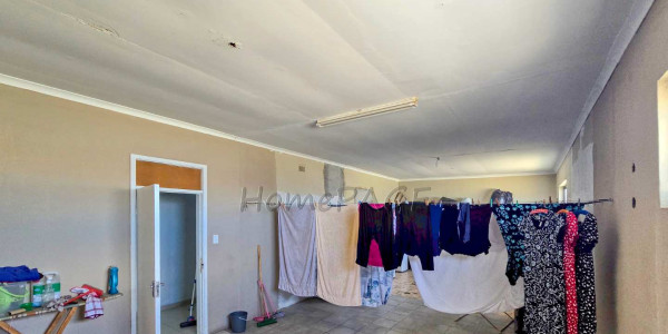 Central, Walvis Bay:  VERSITILE, NEAT, SPACIOUS Business Property for Sale