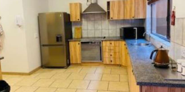 Registered B&B: Spacious Family Home in Long Beach: Perfect Blend of Comfort and Convenience